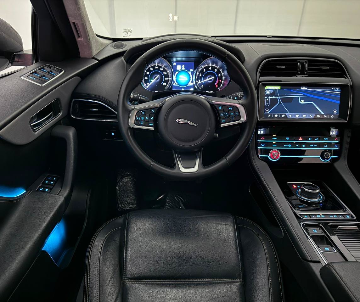Used 2020 Jaguar F-PACE Prestige AWD/4WD image 30