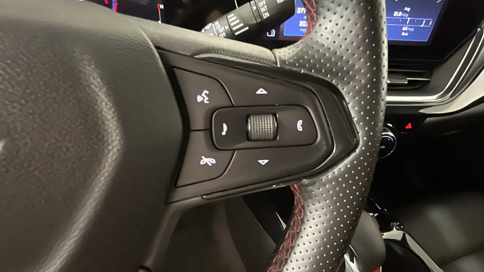 Used 2025 Chevrolet Trax RS FWD image 20