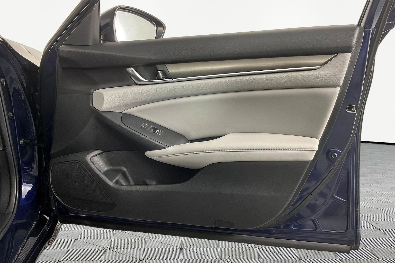 Used 2018 Honda Accord LX image 27