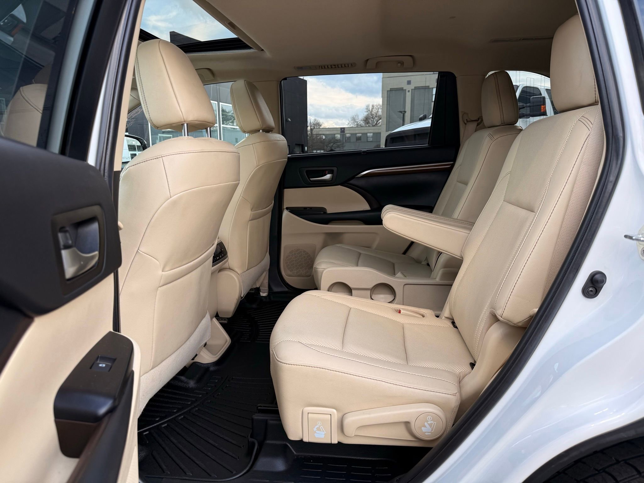 Used 2019 Toyota Highlander Limited AWD/4WD image 39