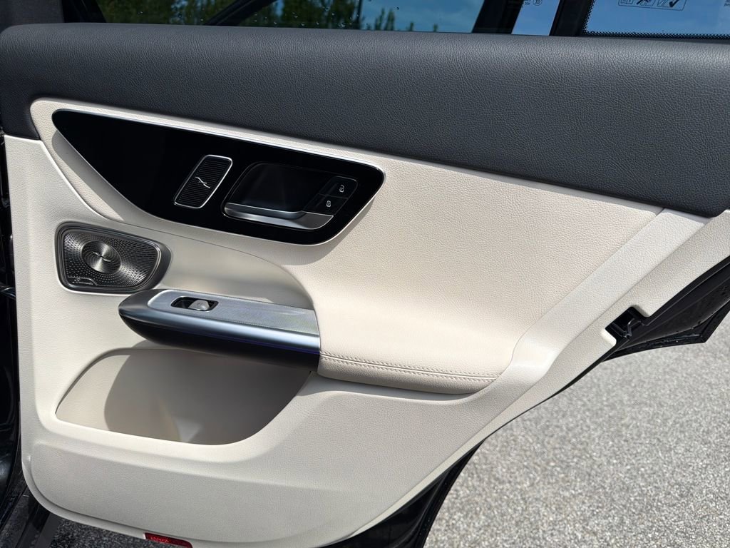 Used 2026 Mercedes-Benz GLC 300 image 32