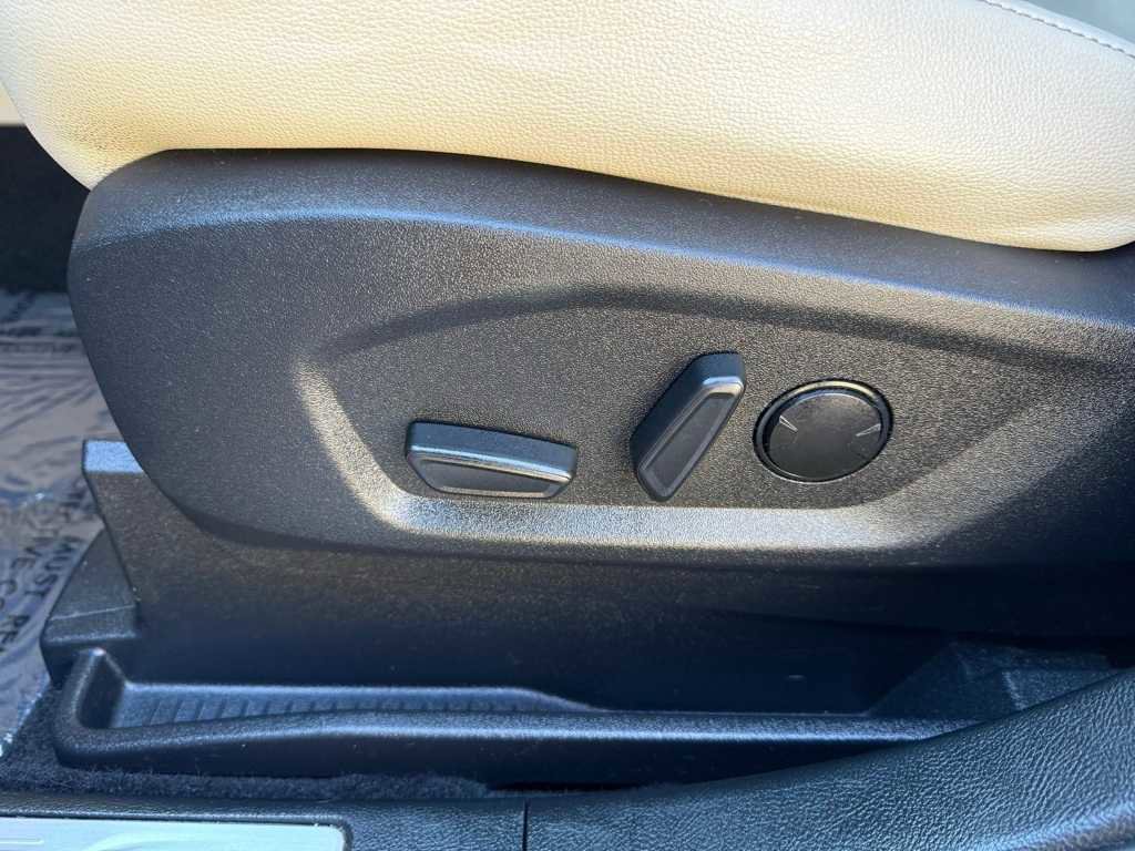 Used 2024 Ford Edge Titanium image 5