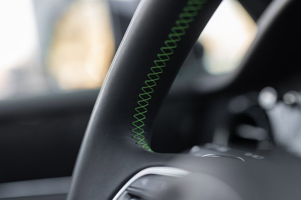 Used 2025 Bentley Bentayga image 45