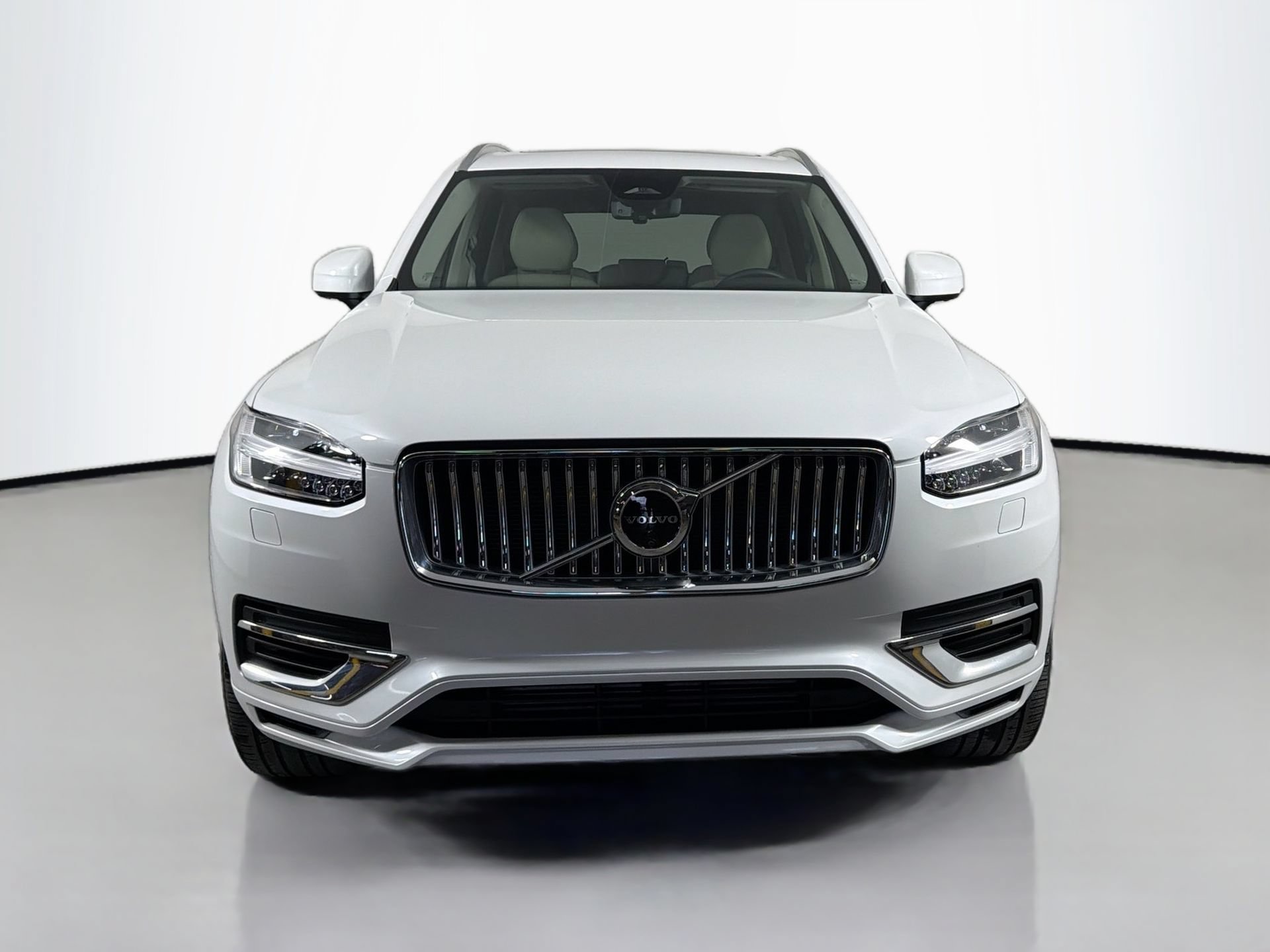 Certified 2025 Volvo XC90 T8 Plus w/ Protection Package Premier AWD/4WD image 2