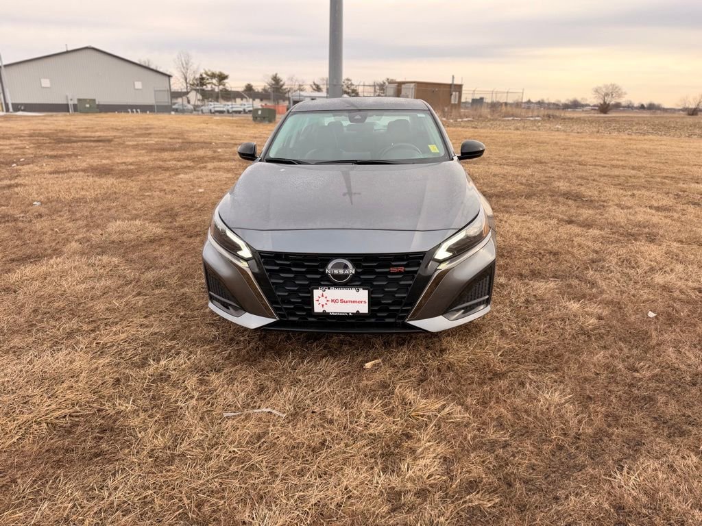 Used 2025 Nissan Altima 2.5 SR image 2