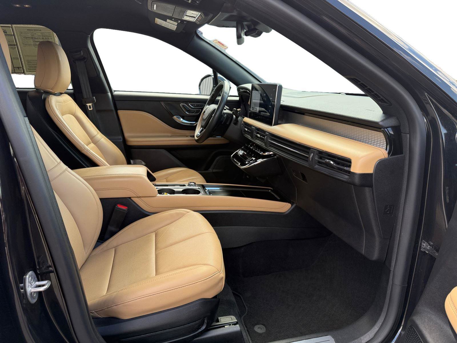 Used 2023 Lincoln Corsair Reserve image 25