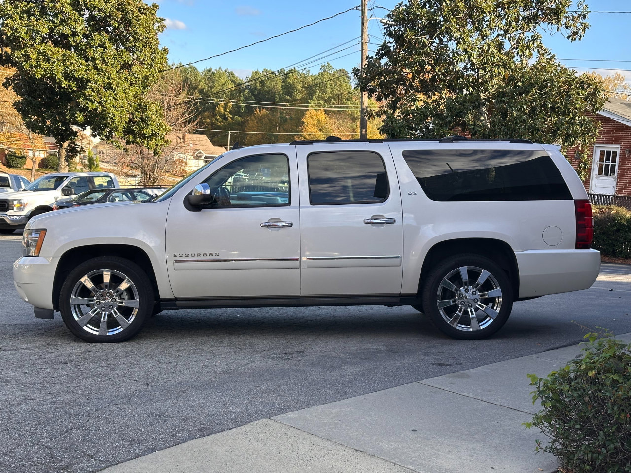 Used 2012 Chevrolet Suburban LTZ image 8