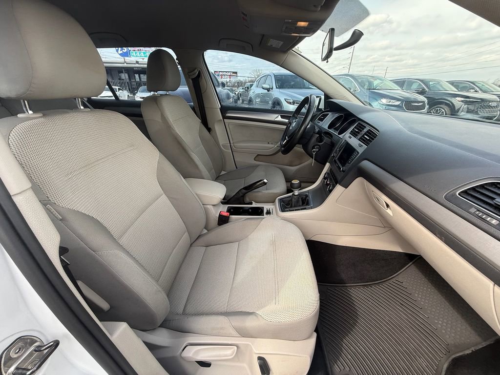 Used 2016 Volkswagen Golf S image 23