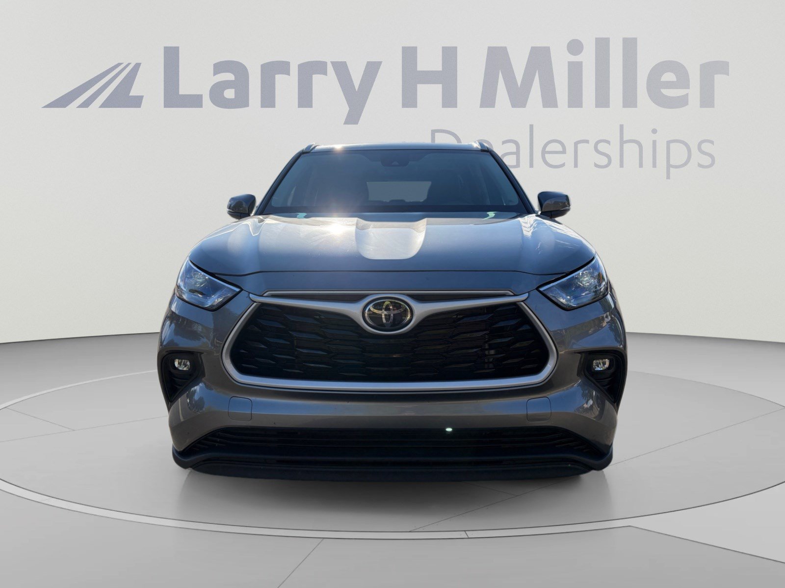 Used 2025 Toyota Highlander XLE AWD/4WD image 8