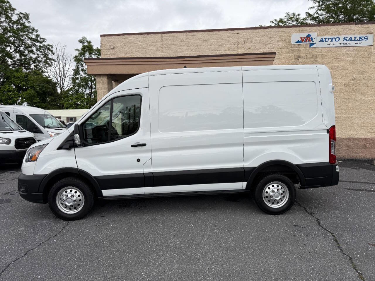 Used 2023 Ford Transit 250 Medium Roof AWD image 30
