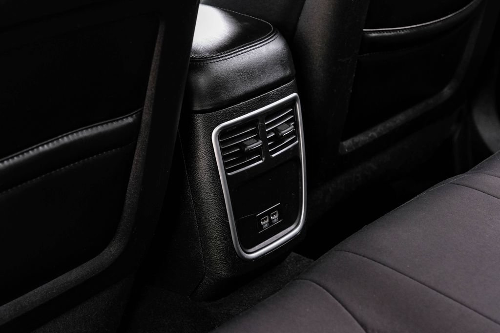Used 2019 Chrysler 300 Touring w/ Chrome Appearance Package RWD image 40