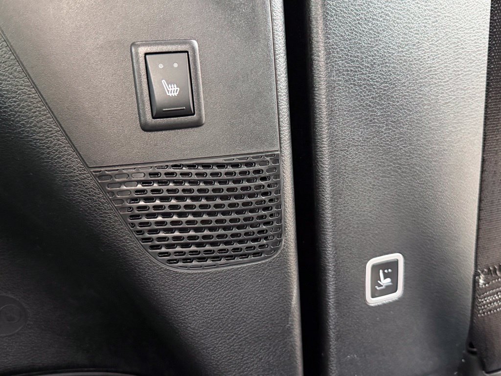 Used 2025 Chrysler Pacifica Limited FWD image 32