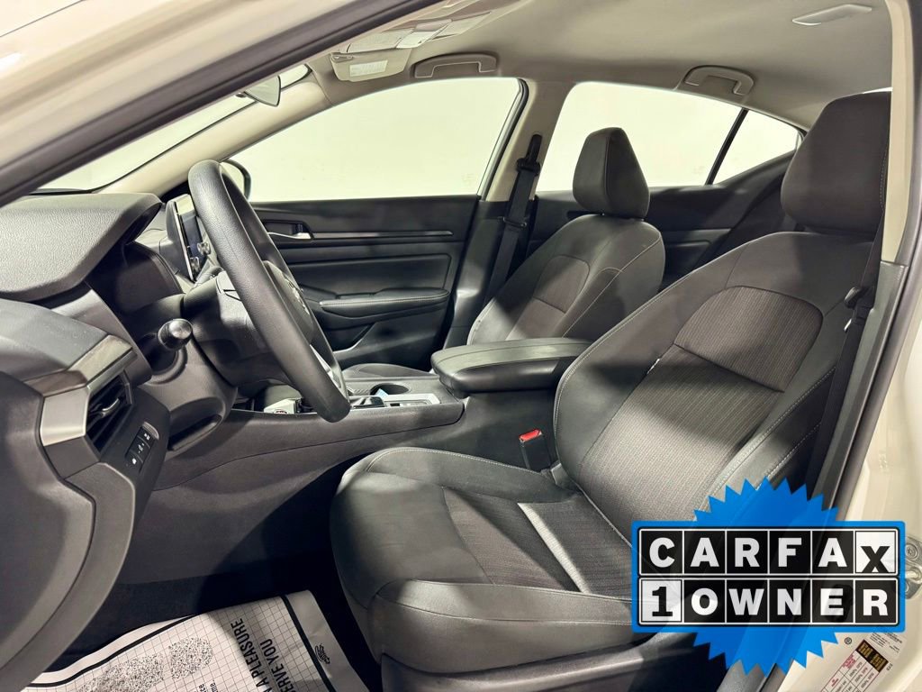 Used 2025 Nissan Altima 2.5 SV image 2