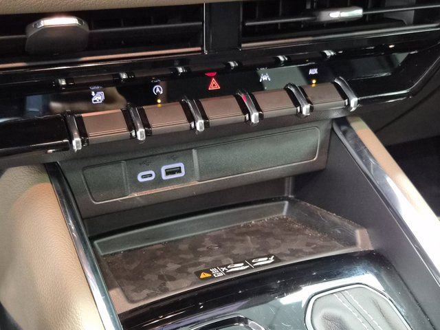 Used 2025 GMC Canyon Denali image 33