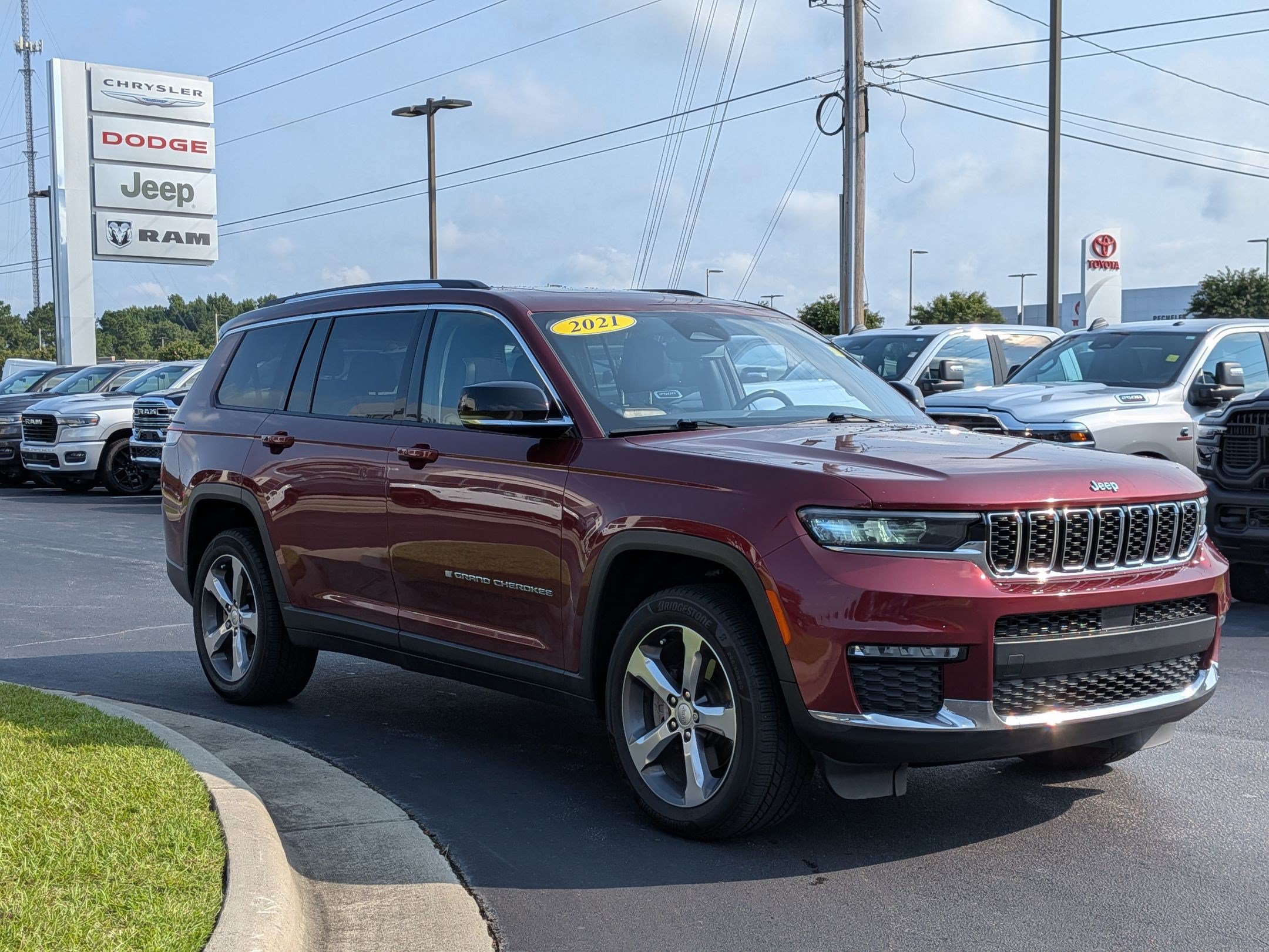 Used 2021 Jeep Grand Cherokee L Limited AWD/4WD image 3