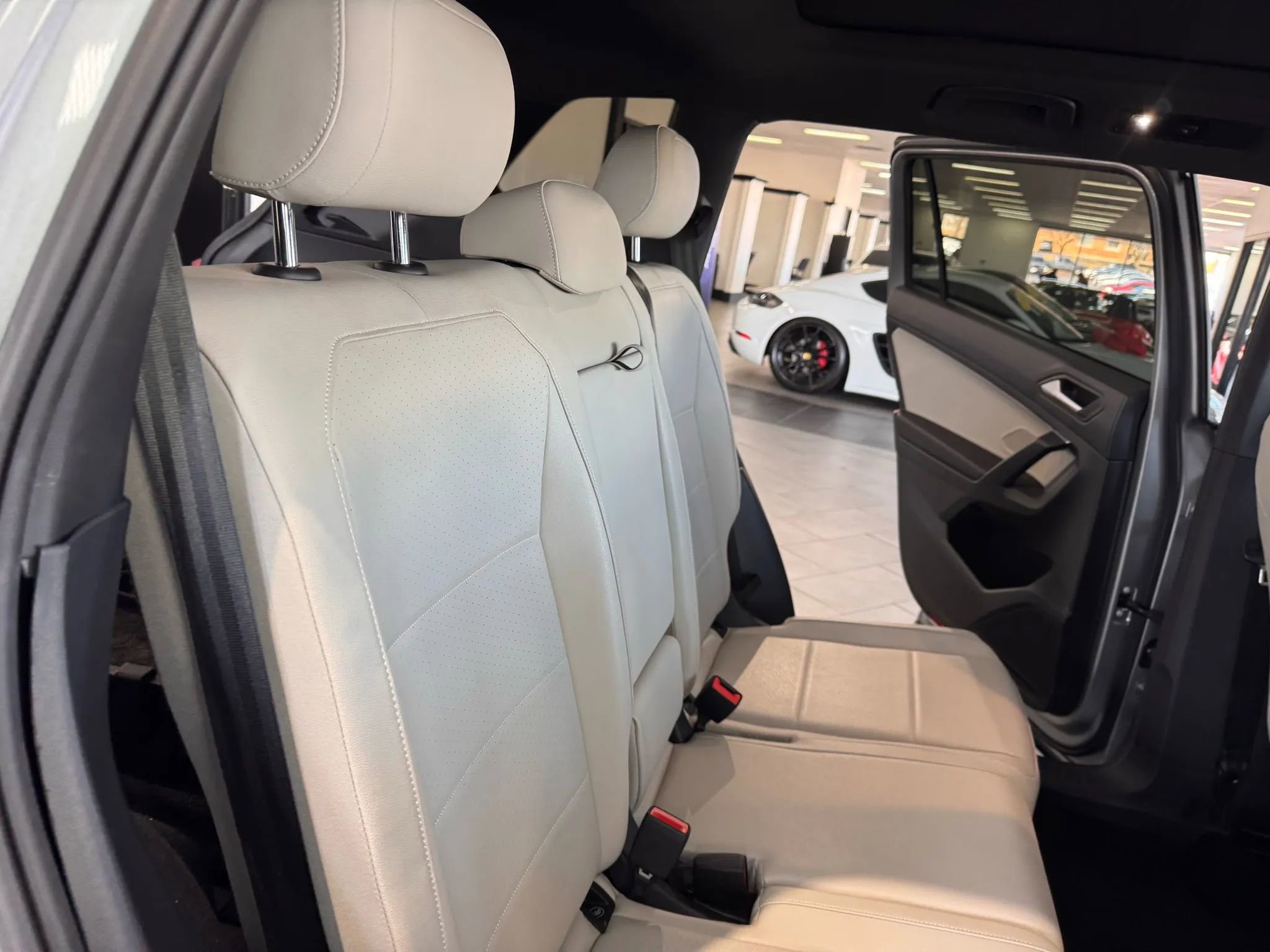Used 2021 Volkswagen Tiguan SE R-Line AWD/4WD image 17
