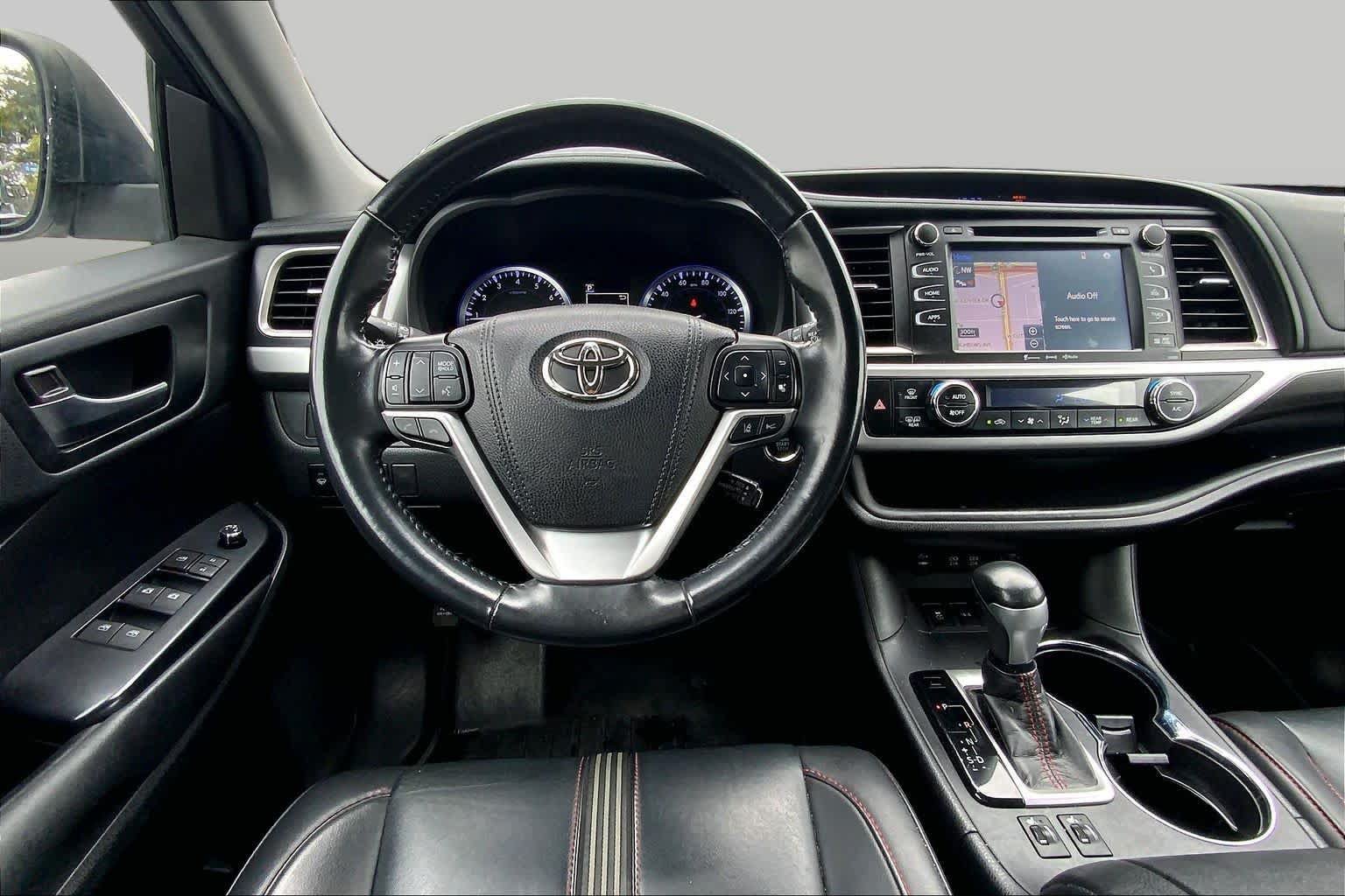Used 2019 Toyota Highlander SE FWD image 5