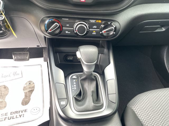 Used 2025 Kia Soul LX w/ LX Technology Package FWD image 26