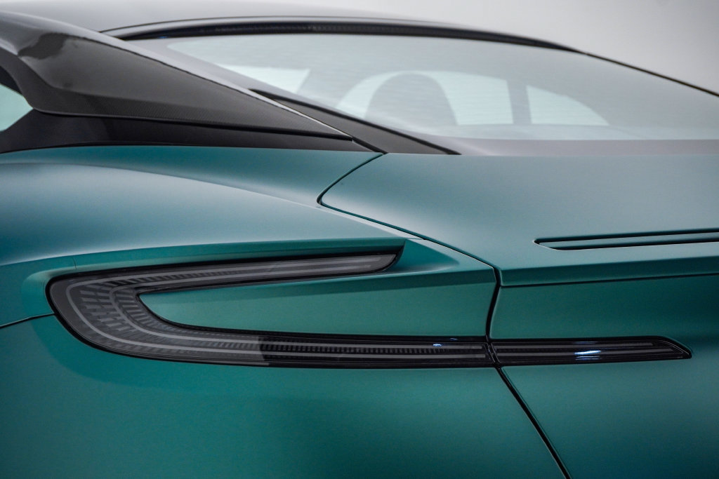Used 2025 Aston Martin DB12 Coupe RWD image 13