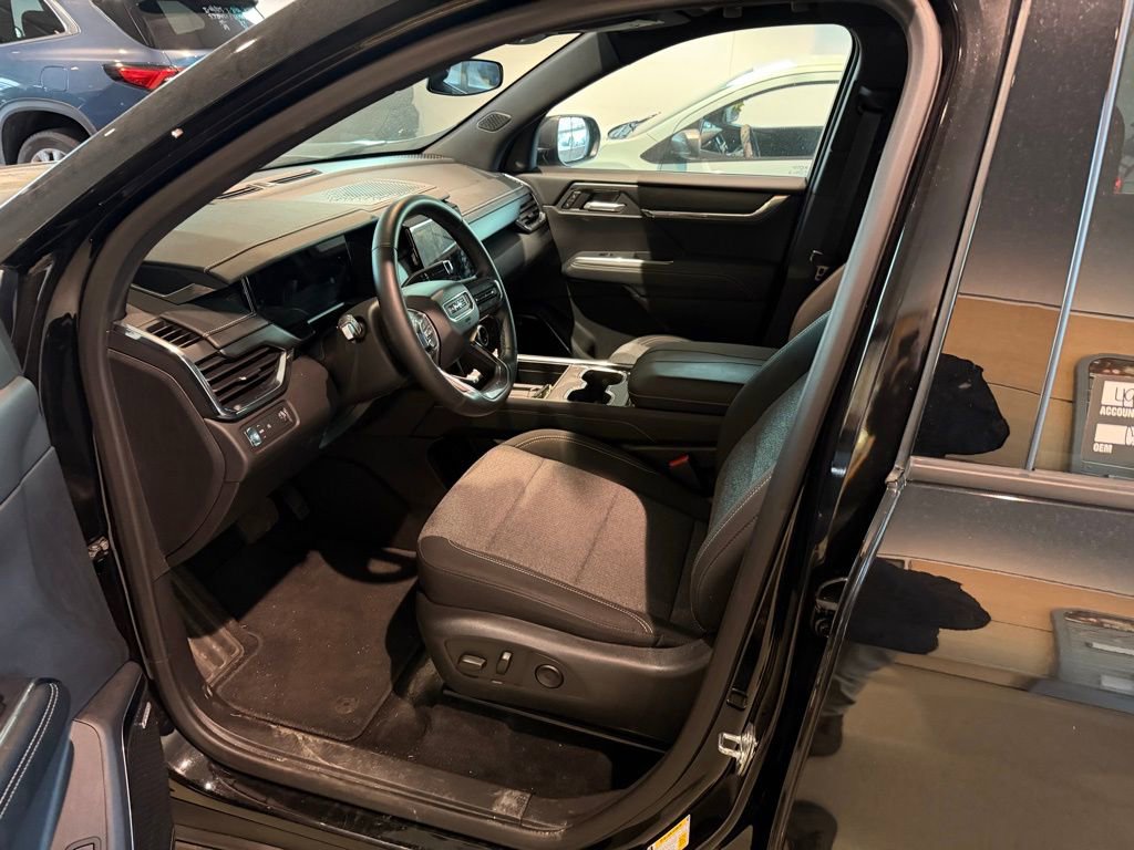 Used 2025 GMC Acadia Elevation image 5