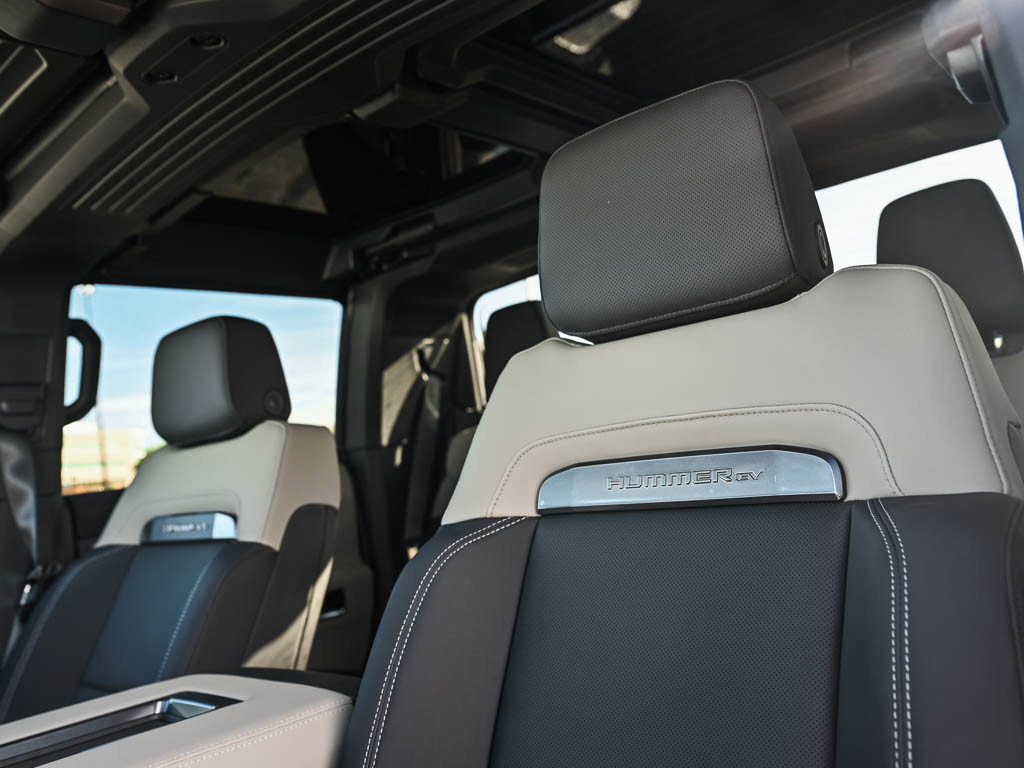 New 2026 GMC Hummer EV 4x4 Crew Cab w/ LPO, Dark Essentials Package image 17