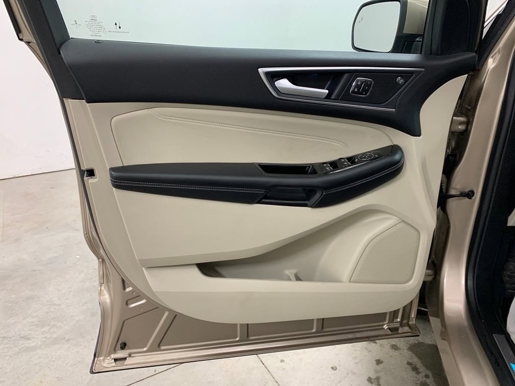 Used 2020 Ford Edge Titanium FWD image 6