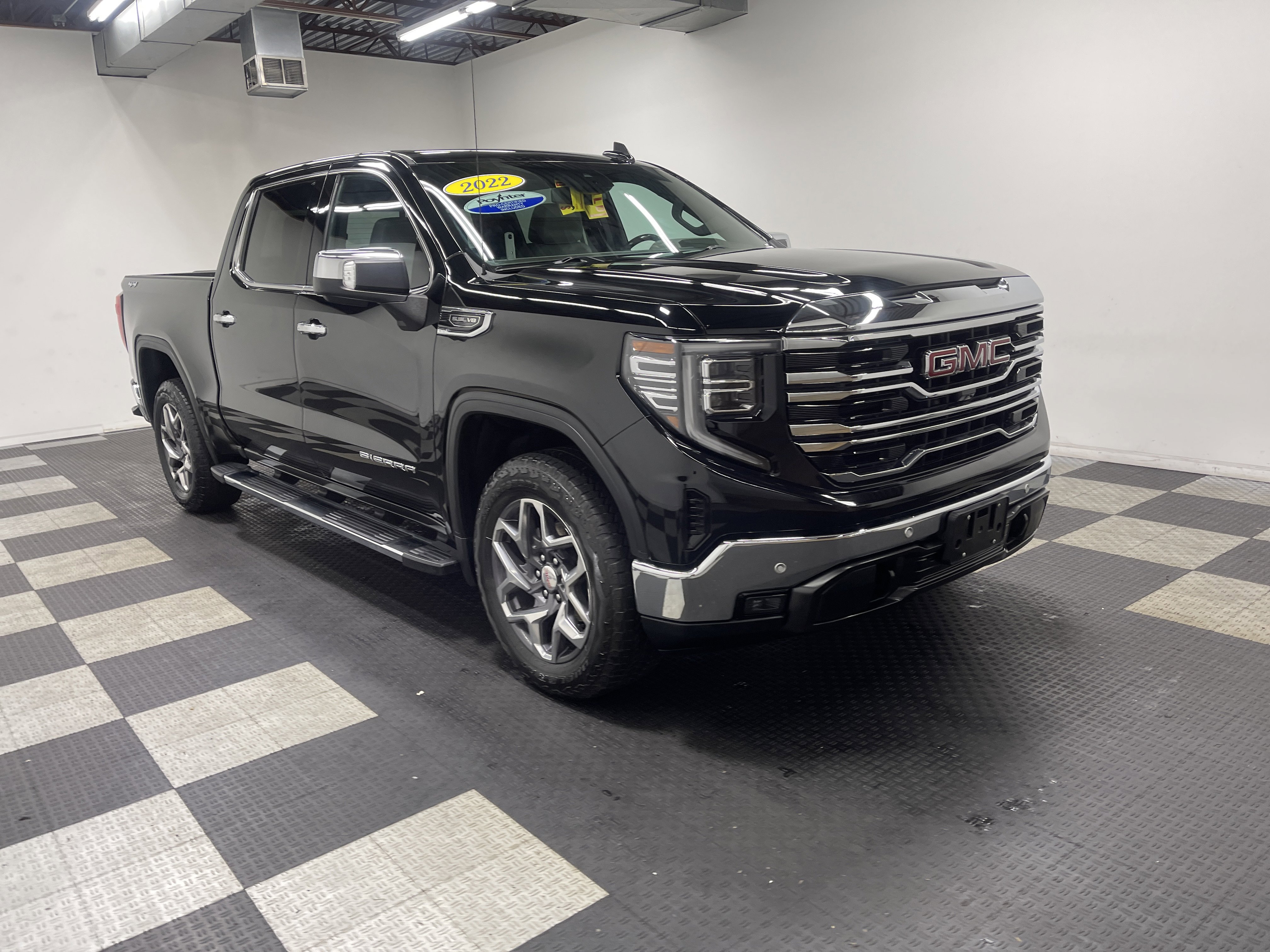 Used 2022 GMC Sierra 1500 SLT w/ SLT Premium Plus Package AWD/4WD image 6