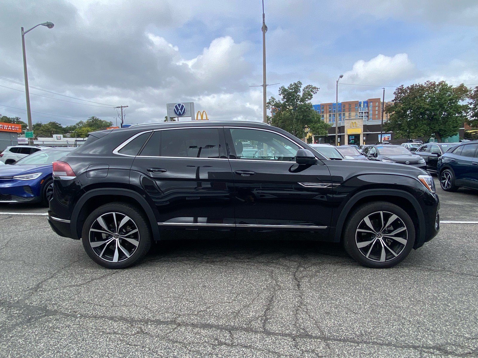 Certified 2026 Volkswagen Atlas Cross Sport SEL Premium R-Line AWD/4WD image 2