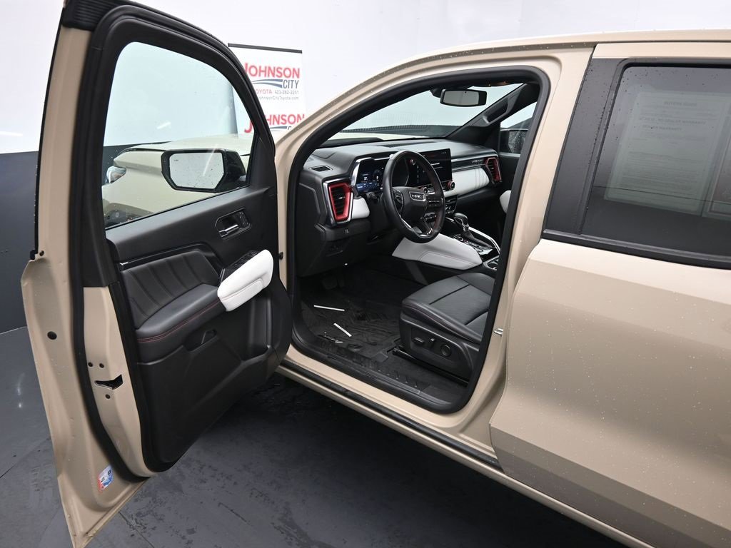 Used 2024 GMC Canyon AT4X image 19