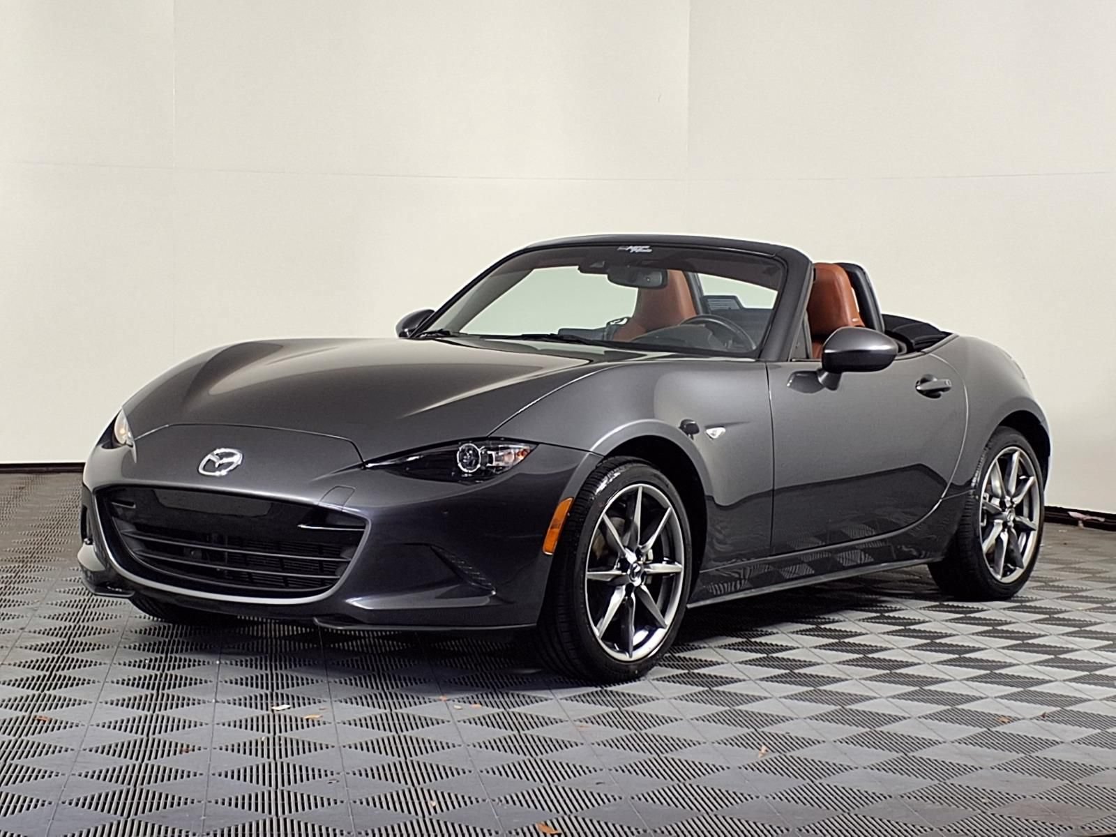 Used 2023 MAZDA MX-5 Miata Grand Touring RWD image 3