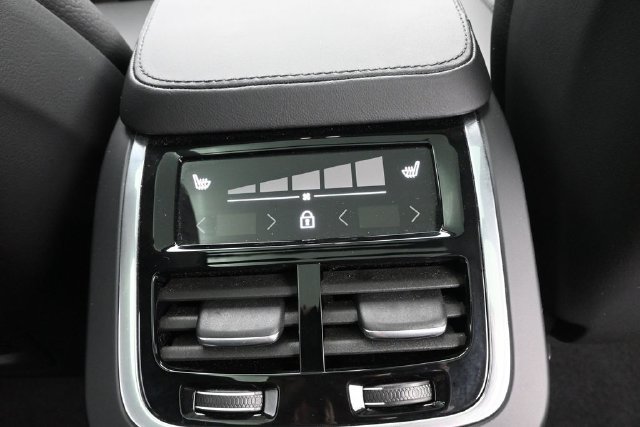 Used 2024 Volvo XC90 B6 Plus w/ Protection Package AWD/4WD image 32