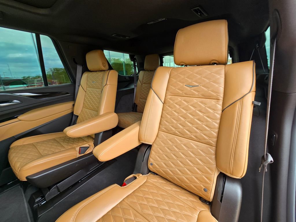 Used 2024 Cadillac Escalade Sport AWD/4WD image 16