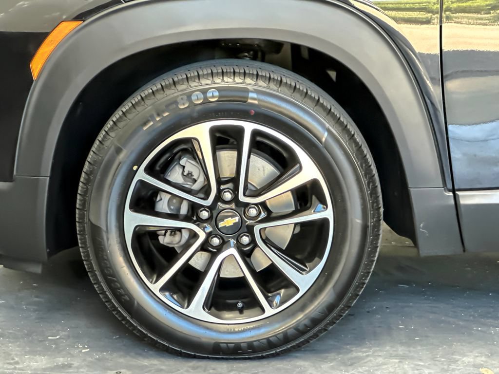 Used 2025 Chevrolet TrailBlazer LT FWD image 24