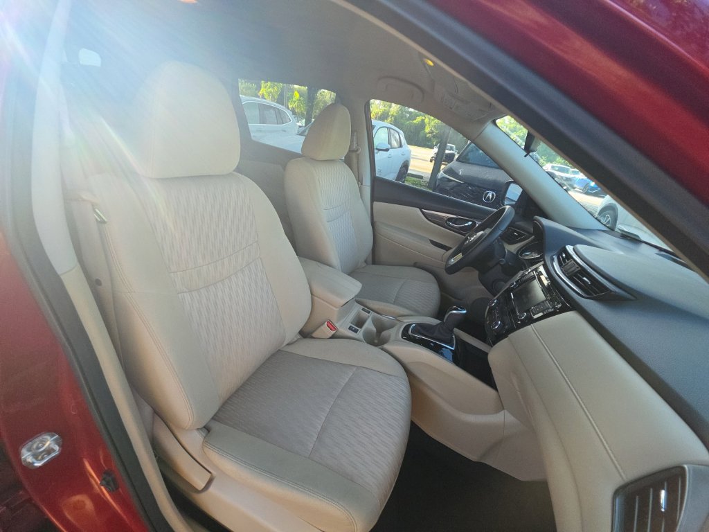 Used 2019 Nissan Rogue SV FWD image 35