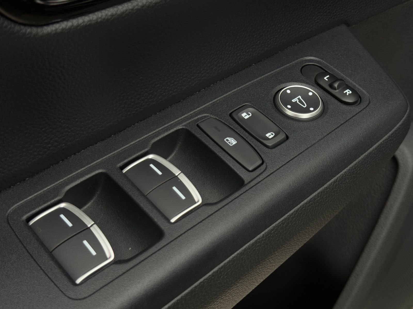 Used 2025 Honda CR-V EX-L image 14