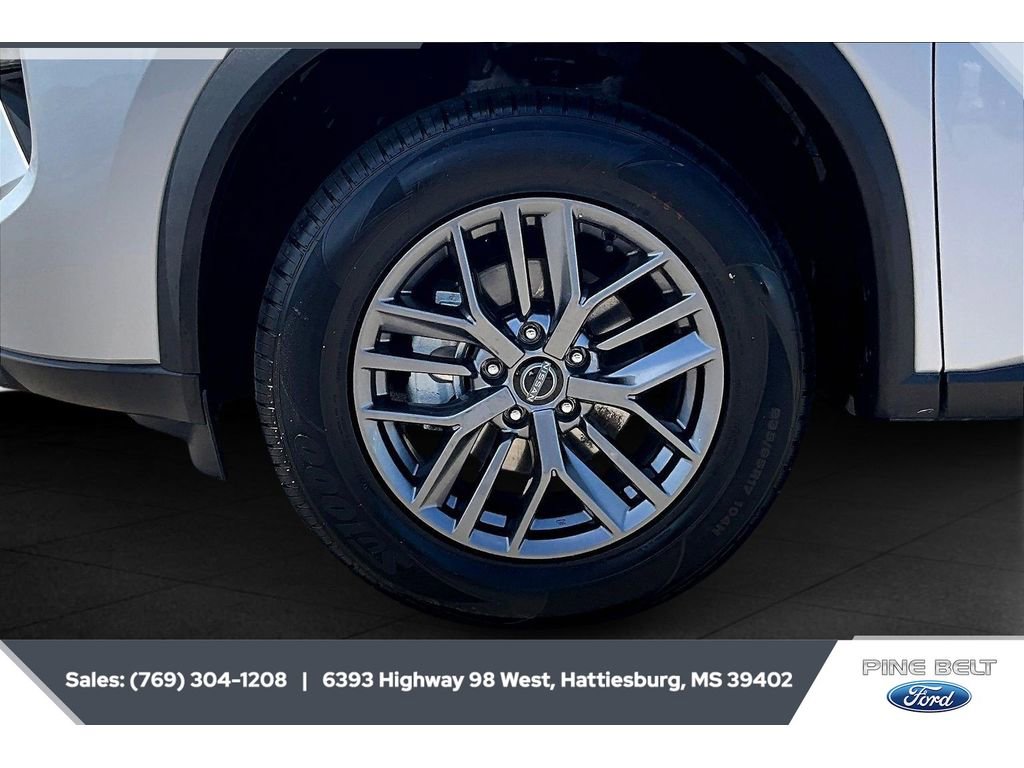 Used 2024 Nissan Rogue S image 7