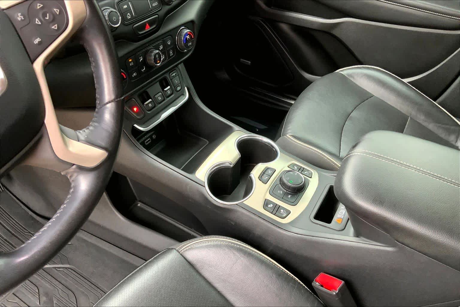 Used 2019 GMC Terrain Denali w/ Advanced Safety Package AWD/4WD image 16