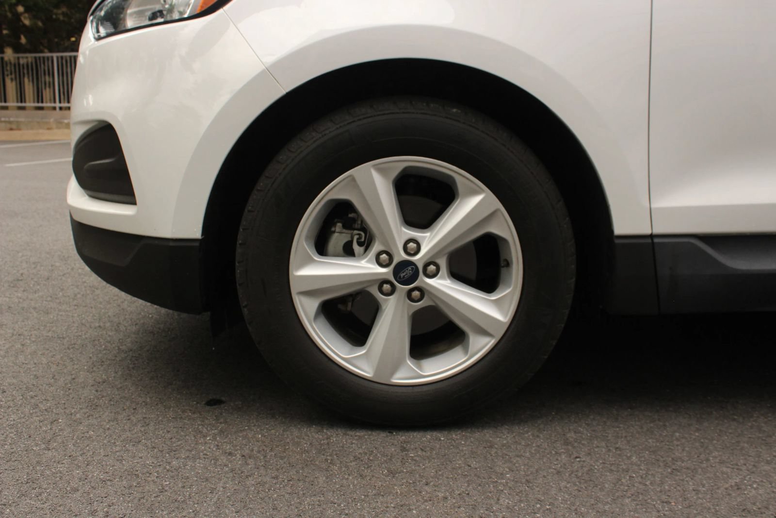 Used 2020 Ford Edge SE FWD image 11