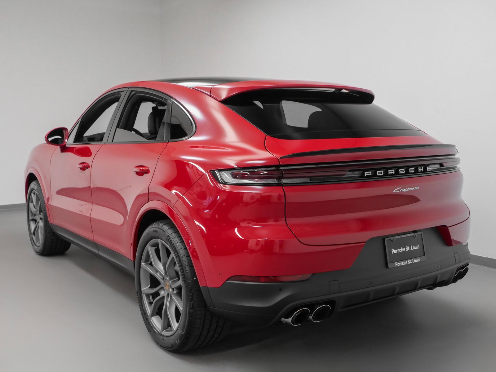 Used 2024 Porsche Cayenne Coupe image 3