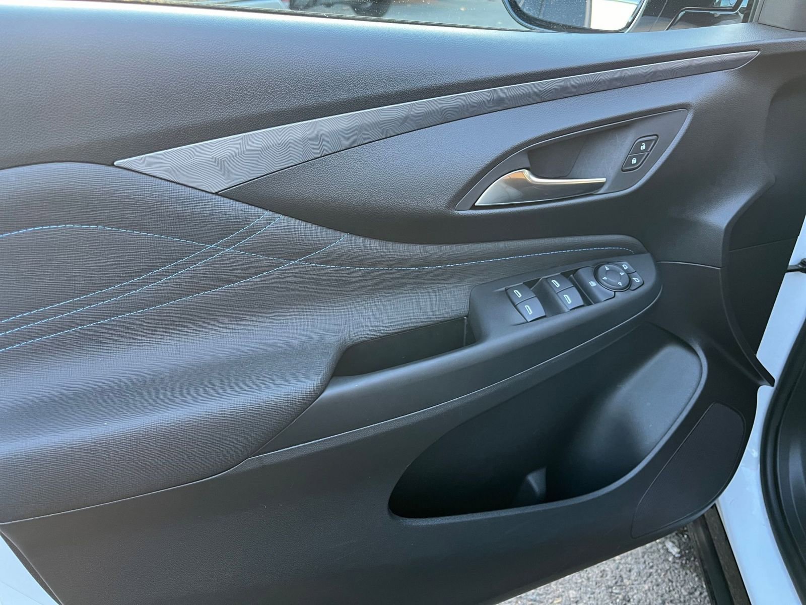 Used 2025 Buick Envista Sport Touring image 20