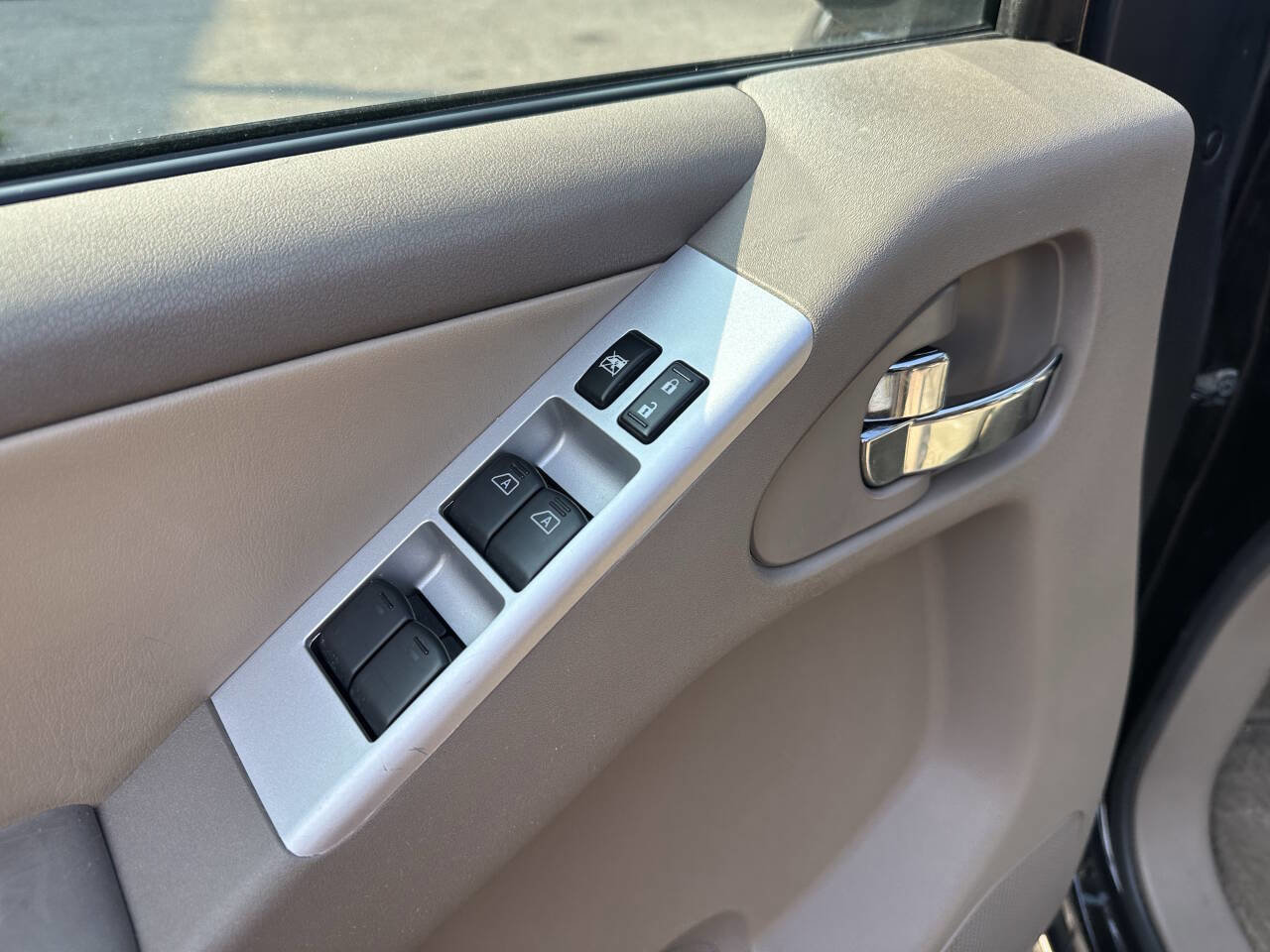 Used 2011 Nissan Pathfinder Silver image 19