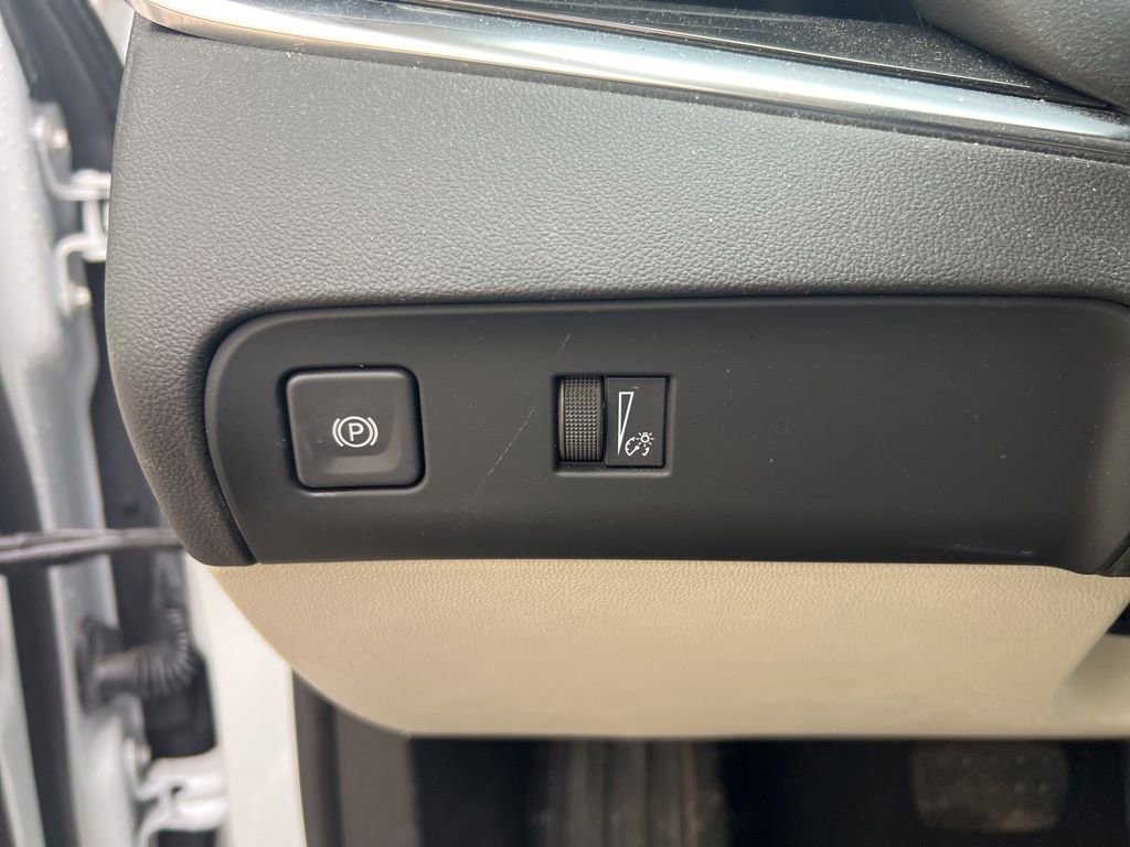 Used 2023 Buick Enclave Essence AWD/4WD image 17