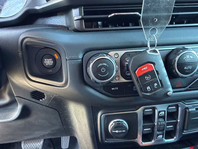 Used 2024 Jeep Wrangler Unlimited Sahara w/ Technology Group AWD/4WD image 37
