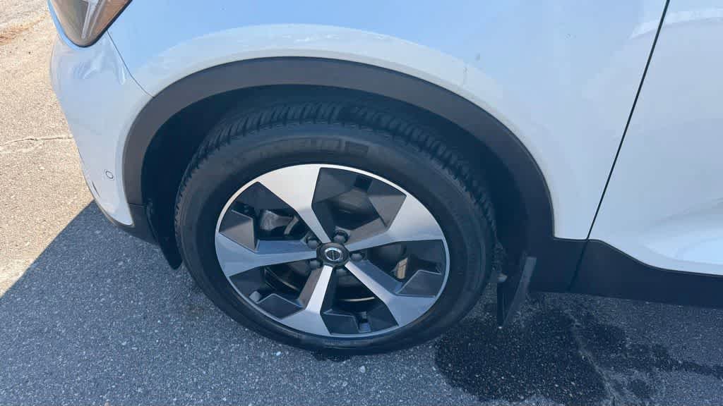 Certified 2023 Volvo XC40 B5 Plus w/ Driver Assist Package AWD/4WD image 12