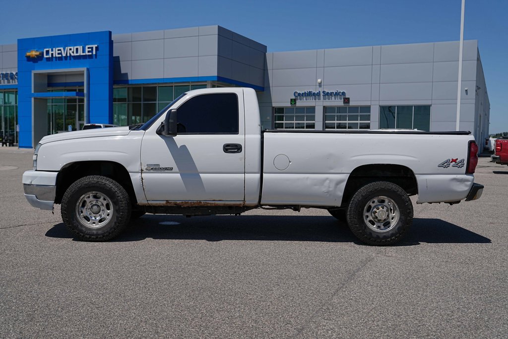 Used 2006 Chevrolet Silverado 2500 W/T w/ Heavy-Duty Power Package AWD/4WD image 9