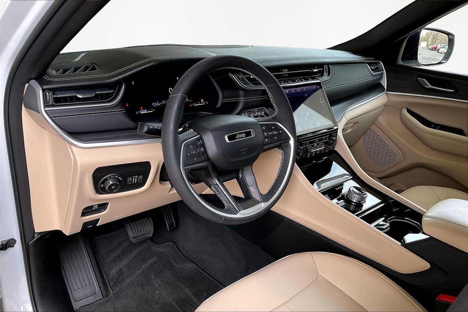 Used 2023 Jeep Grand Cherokee L Limited image 17