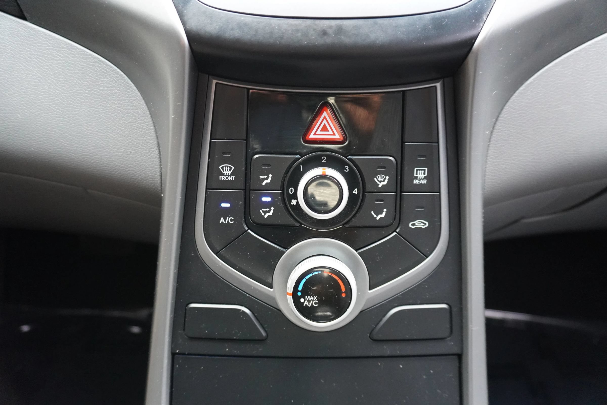 Used 2015 Hyundai Elantra SE w/ Option Group 02 FWD image 20