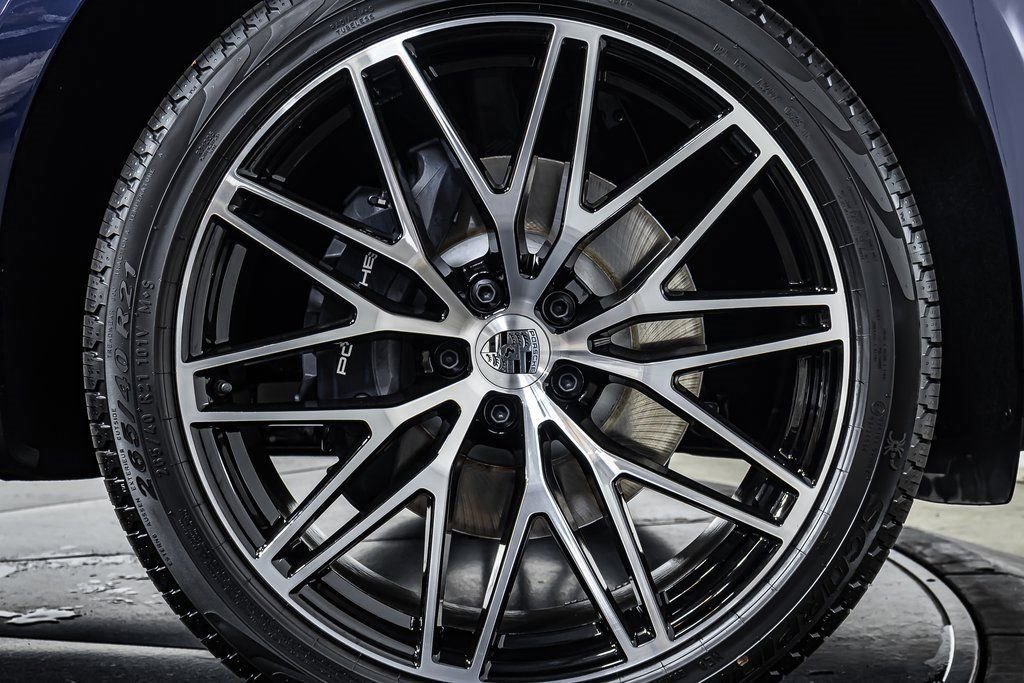 Certified 2025 Porsche Macan image 22