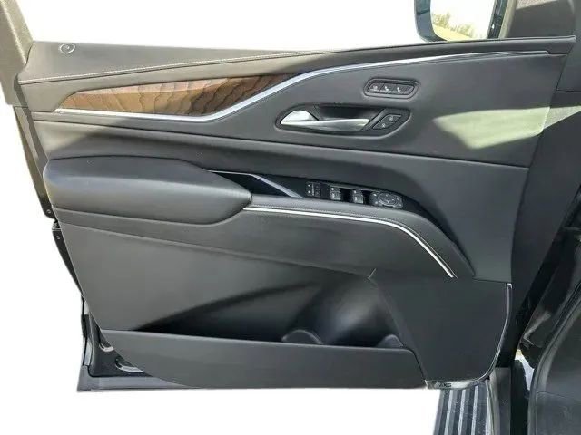 Used 2024 Cadillac Escalade Premium Luxury Platinum image 10