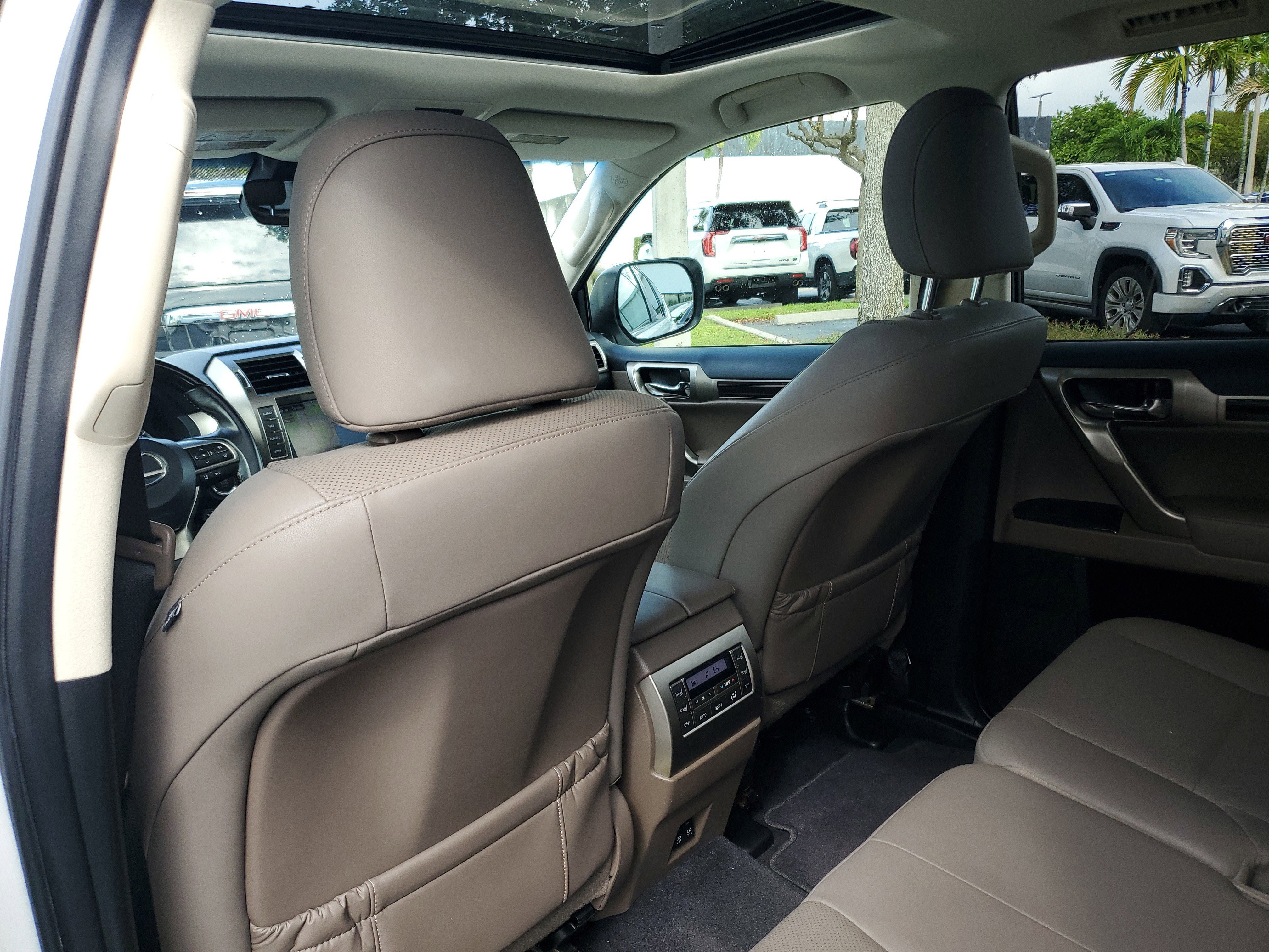 Used 2020 Lexus GX 460 Premium image 12